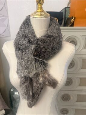 Fox fur clip on scarf